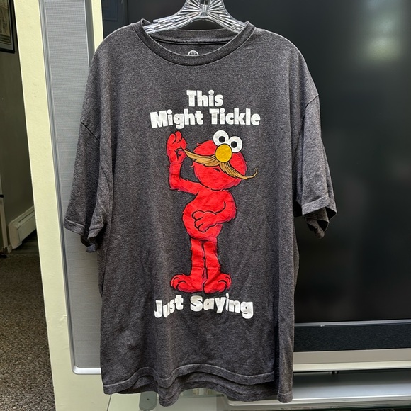 Sesame Street Other - Sesame Street Elmo T Shirt Size 2XL EUC